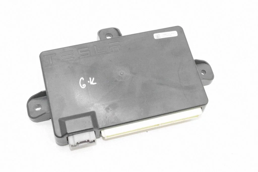 Door control unit/module – Tesla Model X (2015-)