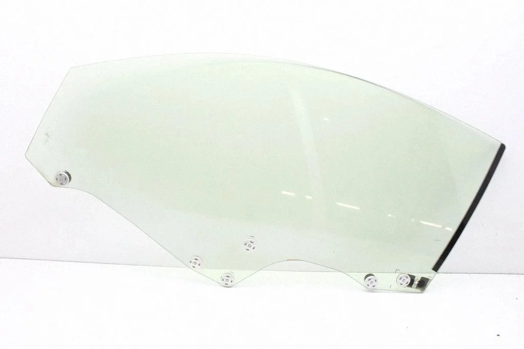 Esiukse põhiklaas (neljaukselise) – Toyota Yaris XP210 (2020-)