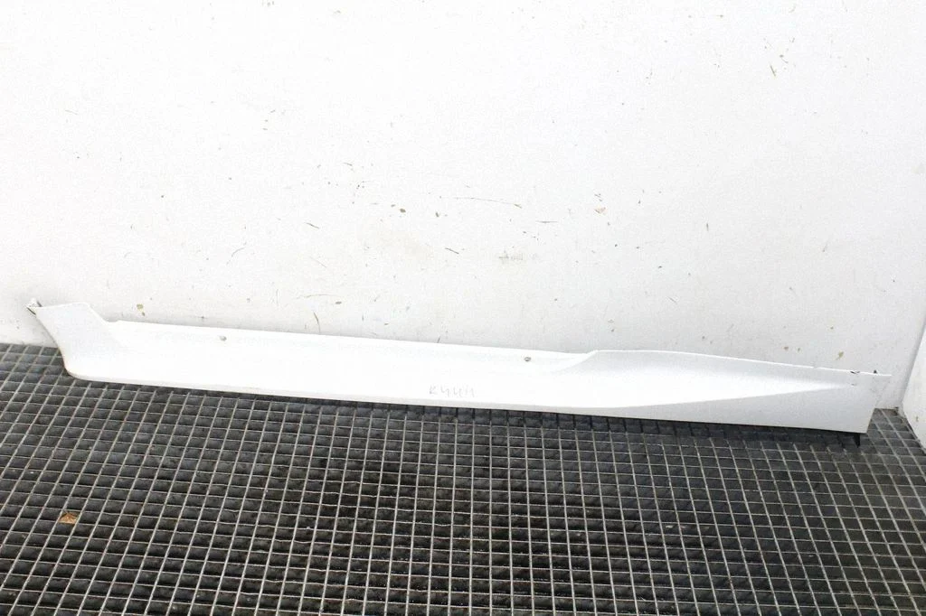 Lävepakk – Toyota Yaris XP210 (2020-)