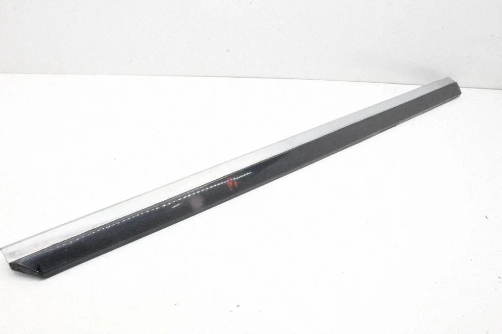 Esiukse liist (mold) – Volkswagen Passat B7 USA (2012-2019)