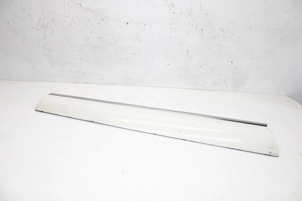 Listwa drzwi przednich 7P6854939A