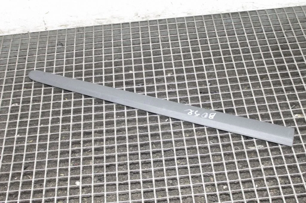 Listwa drzwi przednich – Mercedes-Benz Vito Viano W639 (2003-2014)