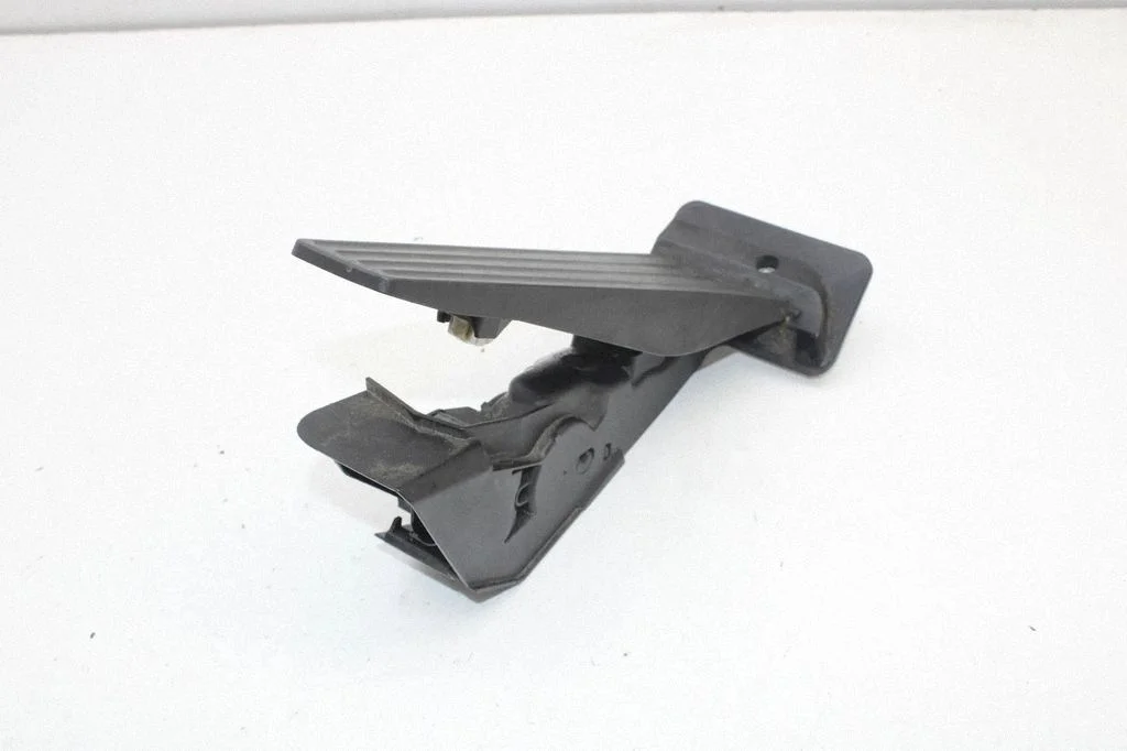 Gaasipedaal – BMW 1-seeria F40 (2019-2023)
