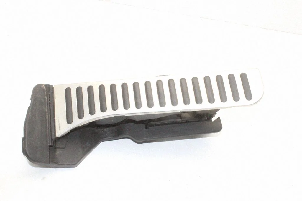 Accelerator throttle pedal – Audi TT TTS Mk2 (2006-2014)
