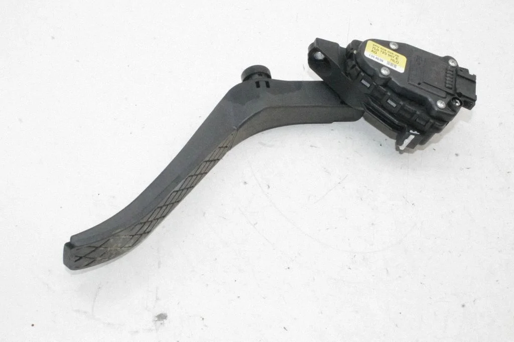 Accelerator throttle pedal – Volkswagen Touareg II (2010-2018)