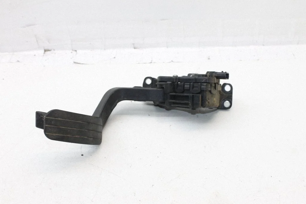 Accelerator throttle pedal – Opel Movano B (2010-2022)