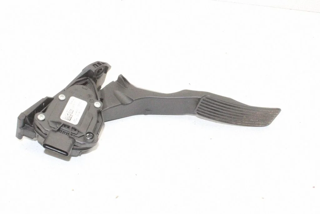 Accelerator throttle pedal – Opel Astra K (2015-2021)