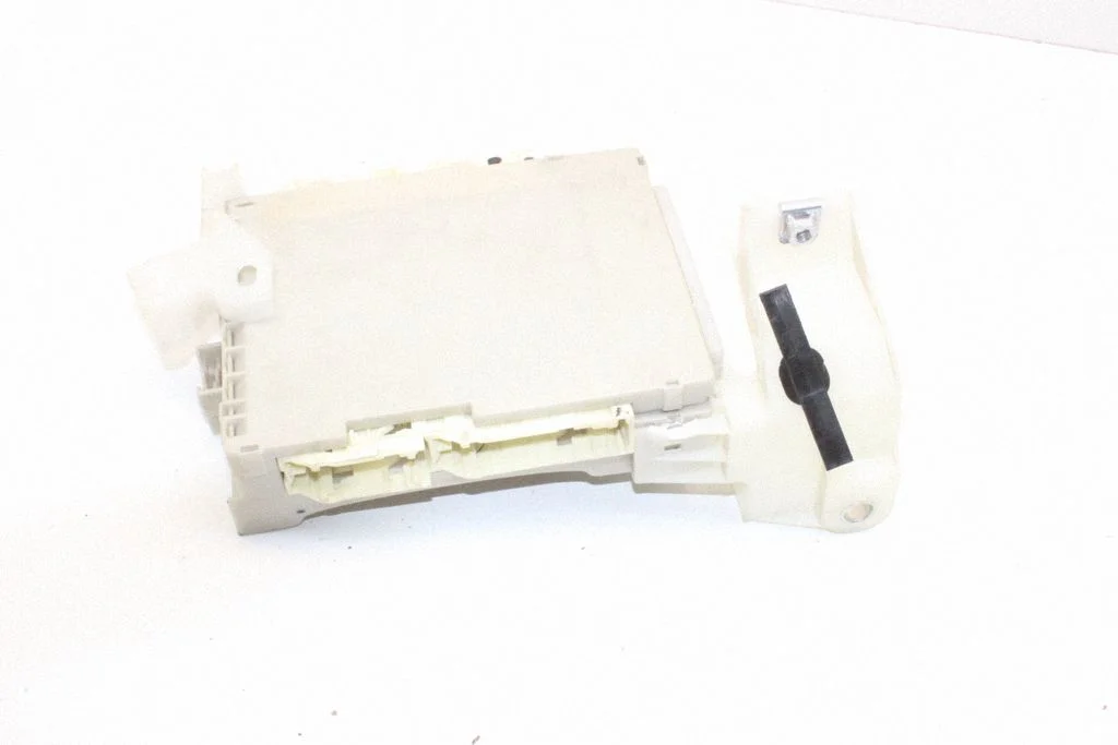 Fuse box set – Toyota Auris E180 (2012-2018)