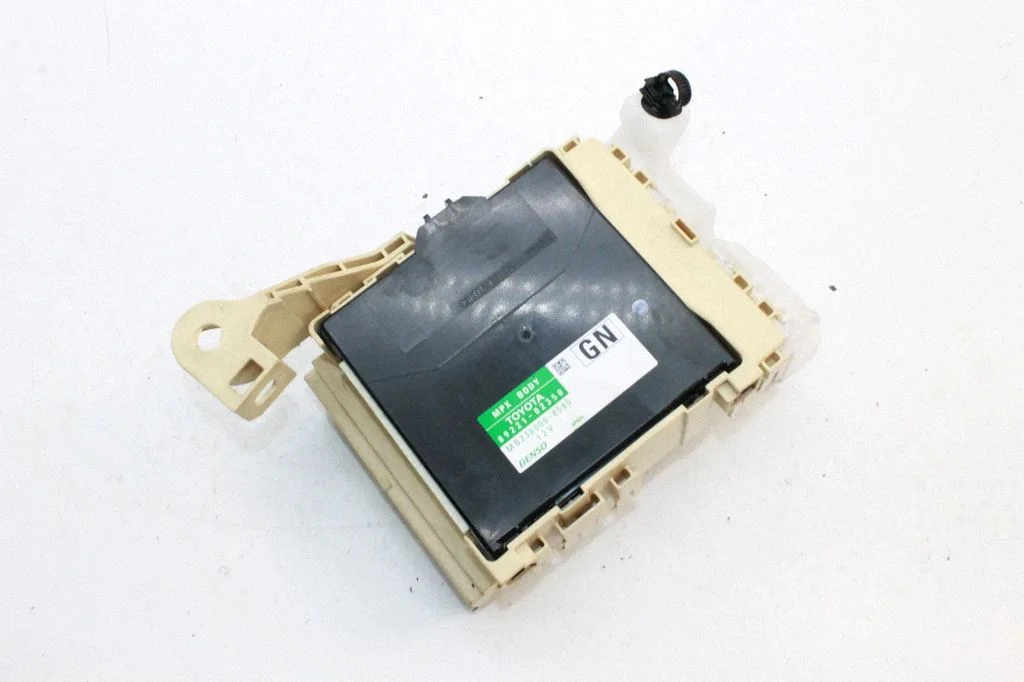 Drošinātāju bloks – Toyota Auris E180 (2012-2018)