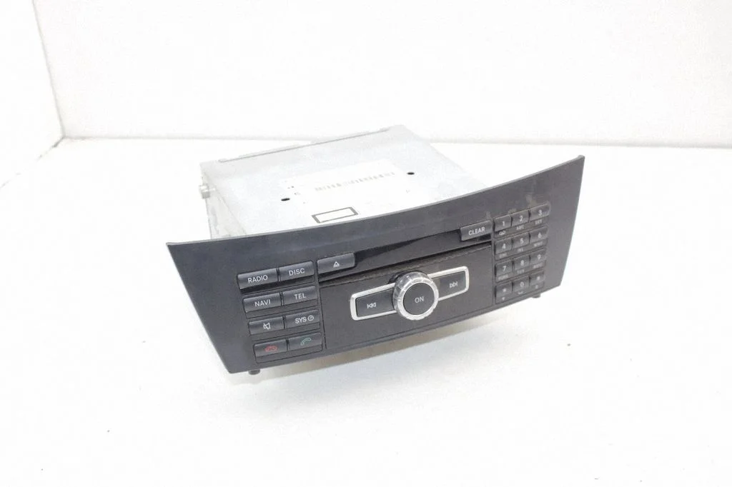 Raadio / CD/DVD-mängija / navigatsioon – Mercedes-Benz C-klass AMG W204 (2007-2014)