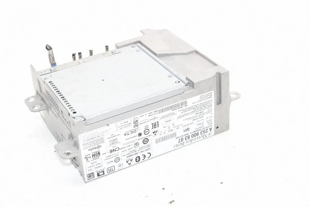 Radio/CD/DVD/GPS head unit – Mercedes-Benz EQC (2019-)