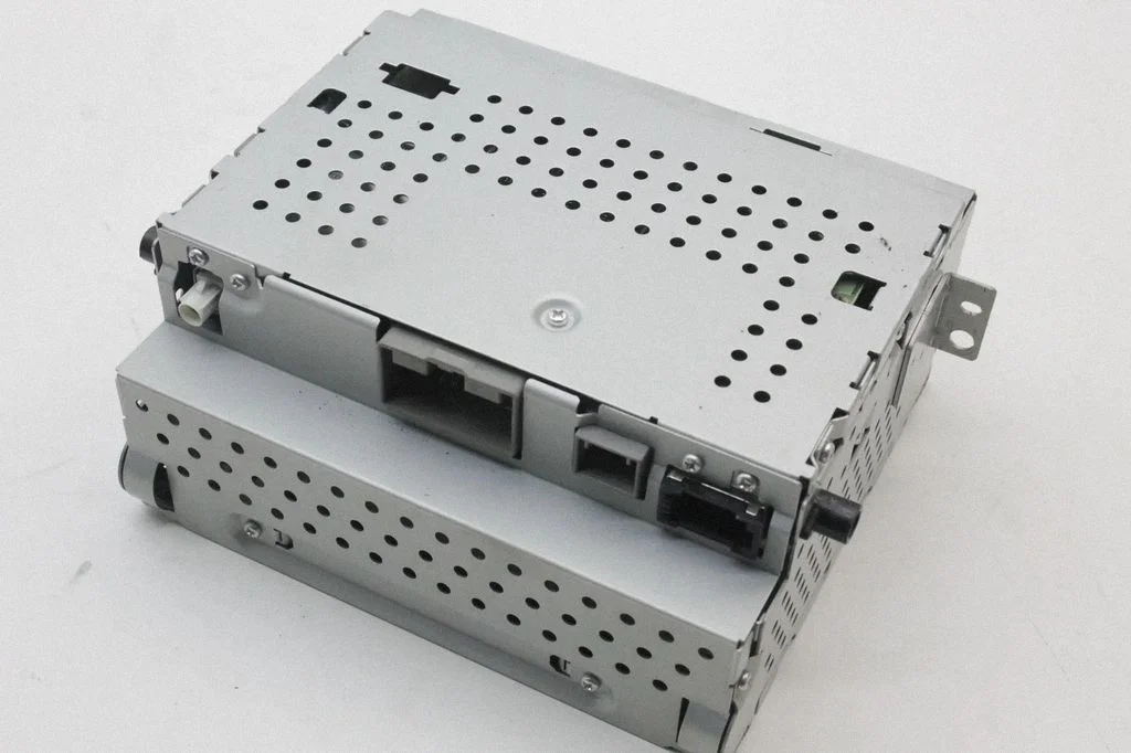 Radio/CD/DVD/GPS head unit – Volvo V70 (2005-2008)