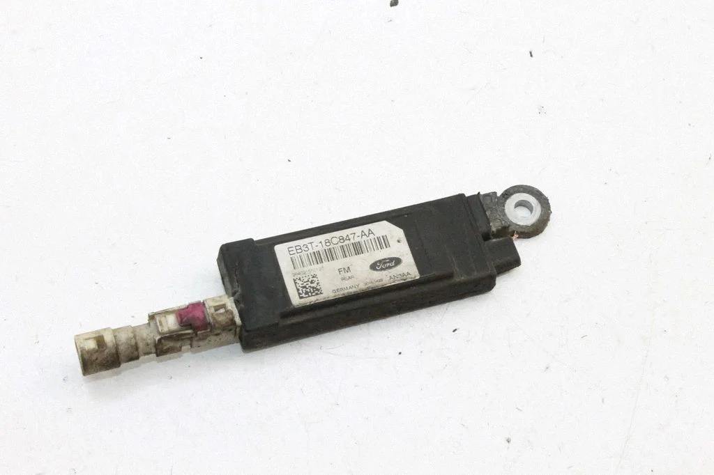 Wzmacniacz antenowy – Ford Ranger (2012-2018)