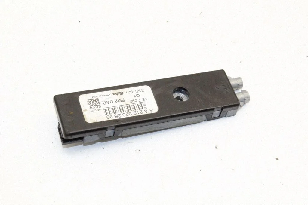 Aerial antenna amplifier – Mercedes-Benz CLS-Class C218 X218 (2011-2017)