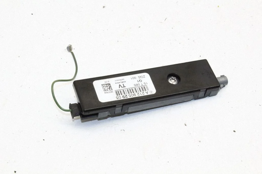 Aerial antenna amplifier – Mercedes-Benz CLS-Class C218 X218 (2011-2017)