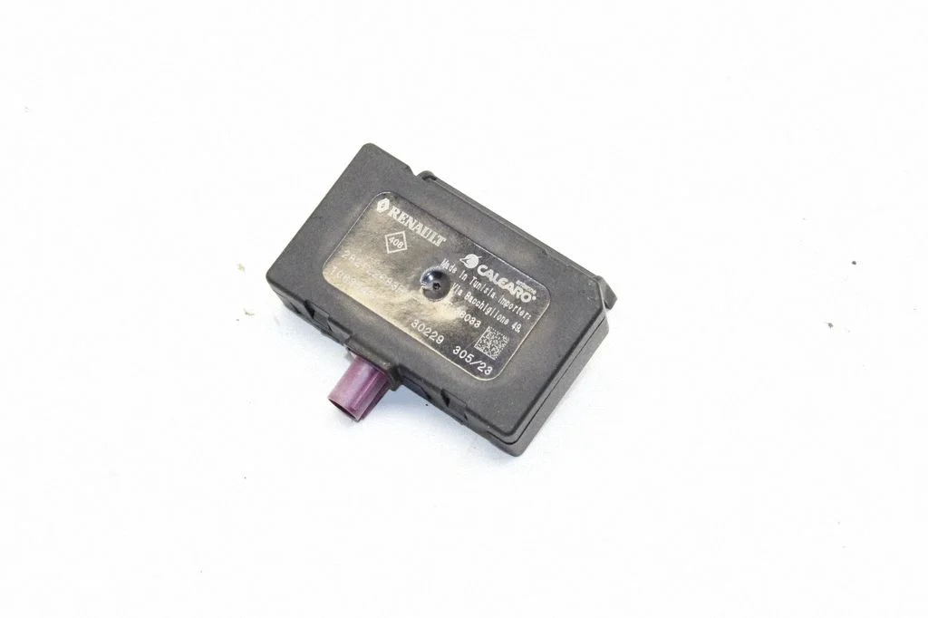 Aerial antenna amplifier – Renault Megane IV (2016-)
