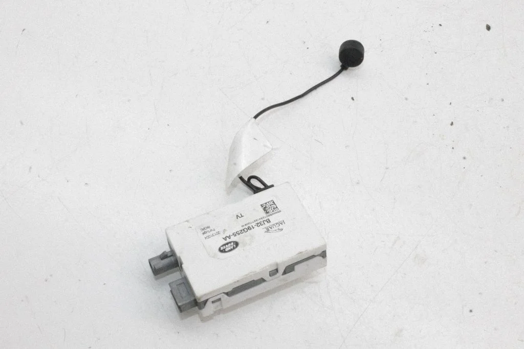 Wzmacniacz antenowy BJ3219G255AA