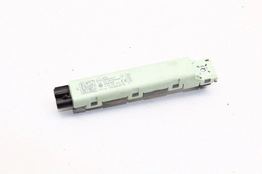 Wzmacniacz antenowy 11A035577B