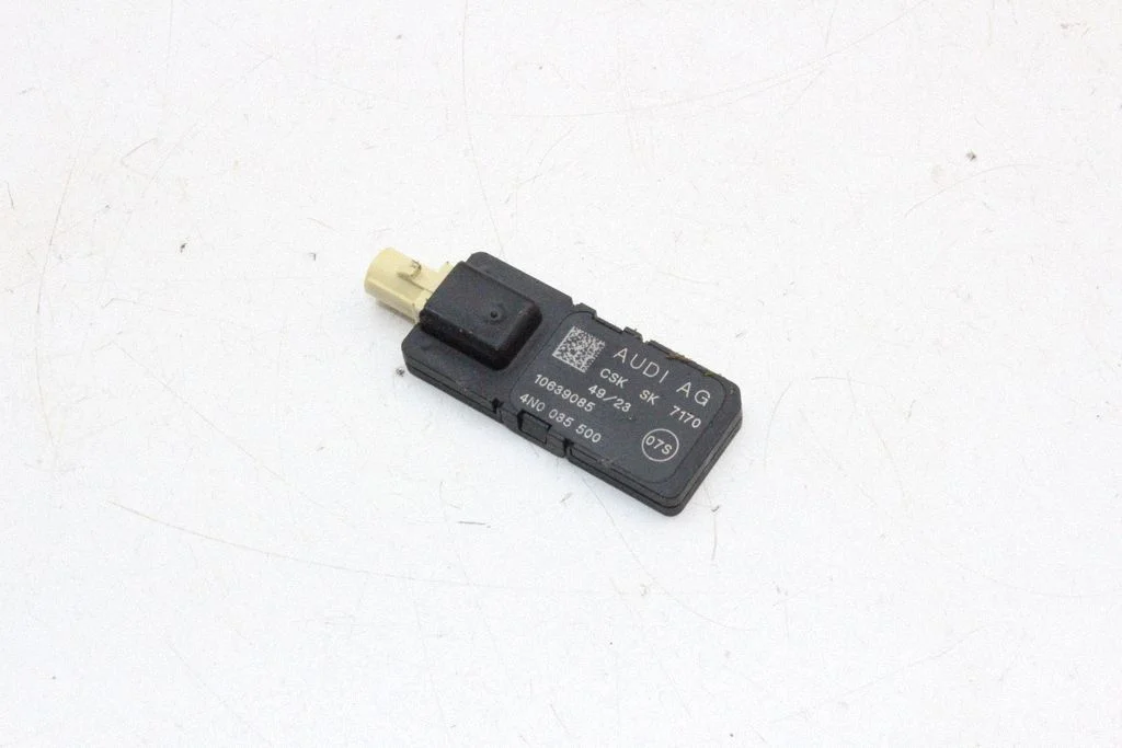 Aerial antenna amplifier – Audi E-tron GT (2021-)
