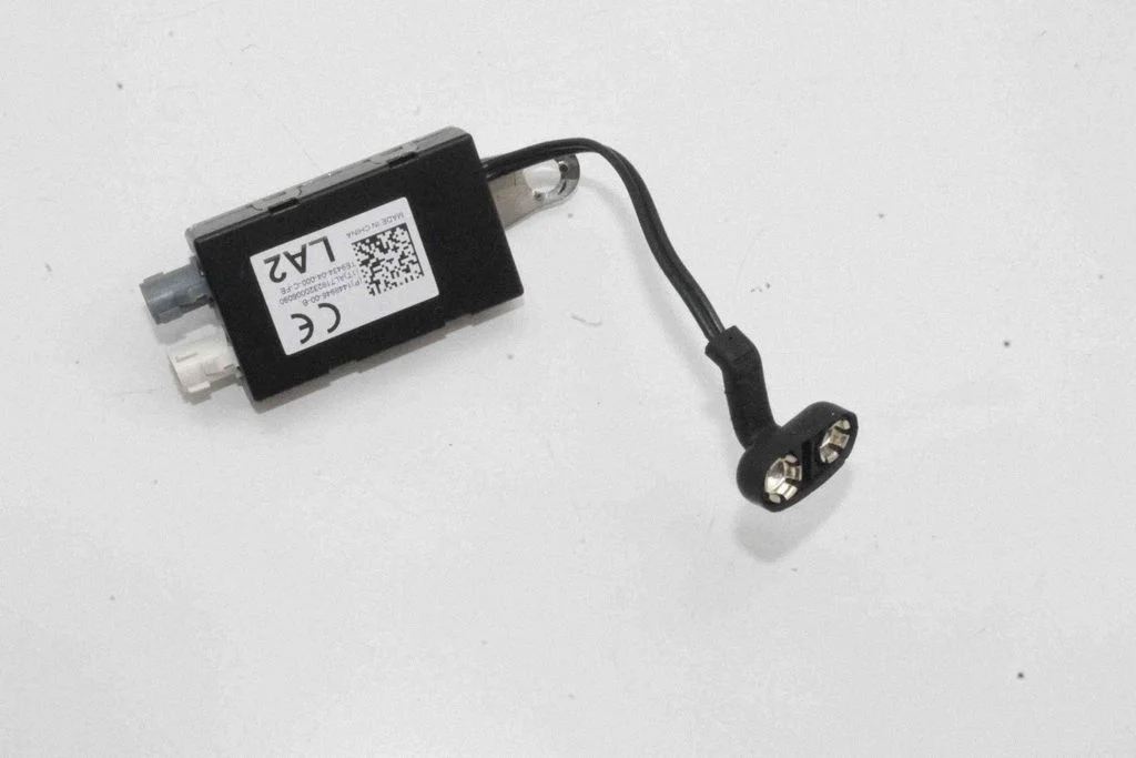Aerial antenna amplifier – Tesla Model X (2015-)
