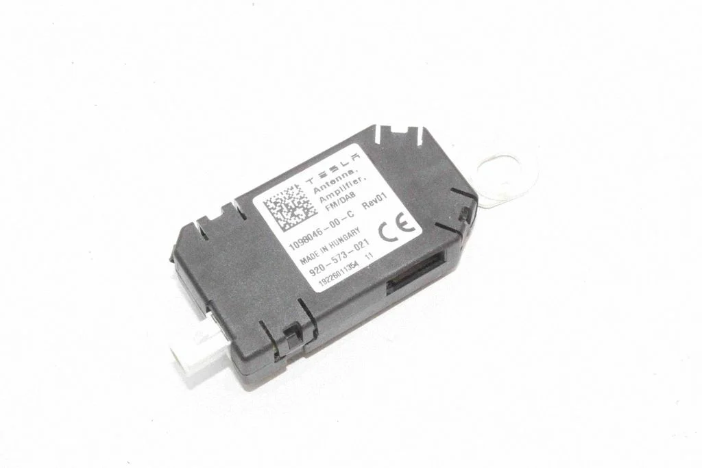 Aerial antenna amplifier – Tesla Model 3 (2017-)