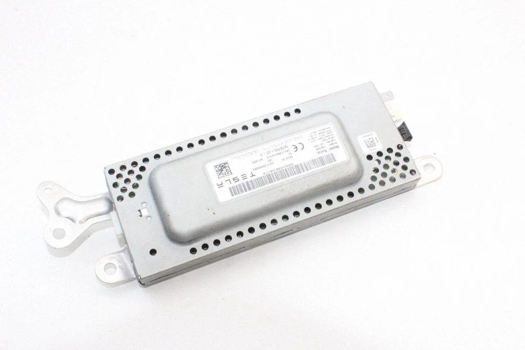 Aerial antenna amplifier – Tesla Model 3 (2017-)