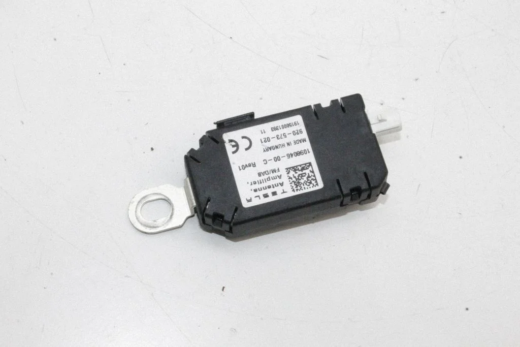 Aerial antenna amplifier – Tesla Model 3 (2017-)