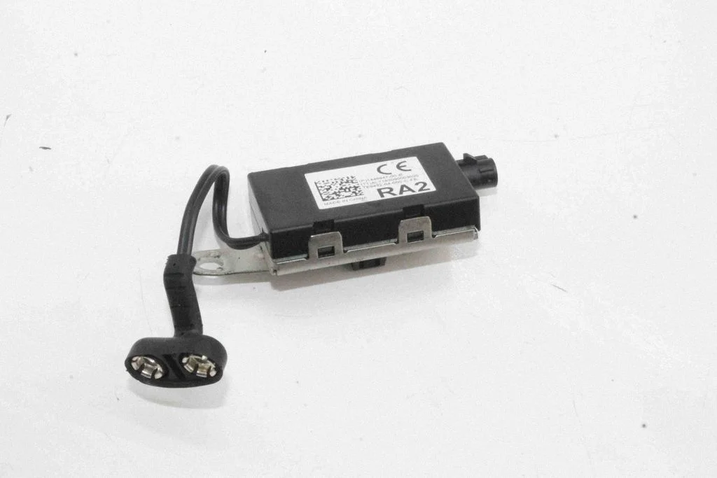 Aerial antenna amplifier – Tesla Model X (2015-)