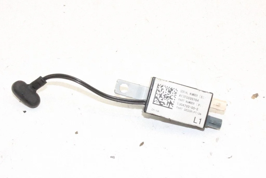 Aerial antenna amplifier – Tesla Model S (2012-)