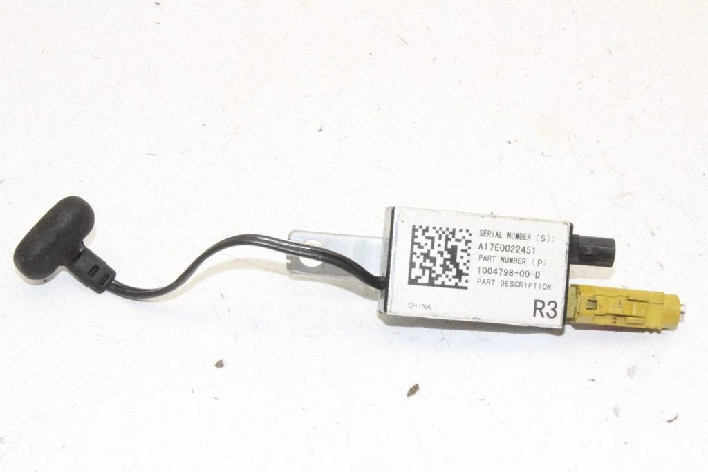 Aerial antenna amplifier – Tesla Model S (2012-)