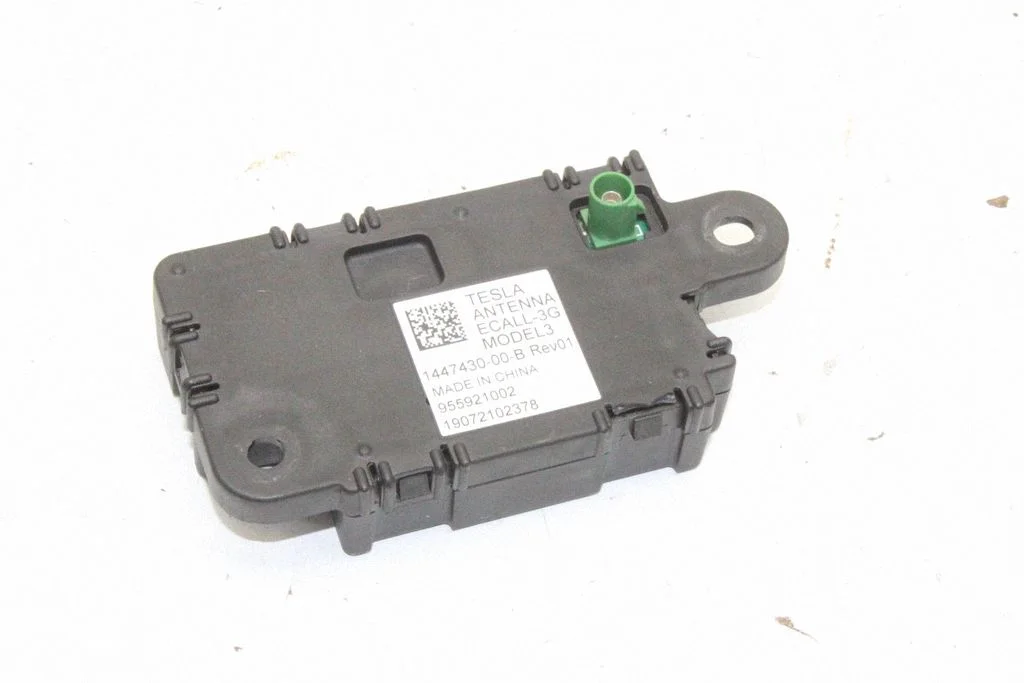 Aerial antenna amplifier – Tesla Model 3 (2017-)