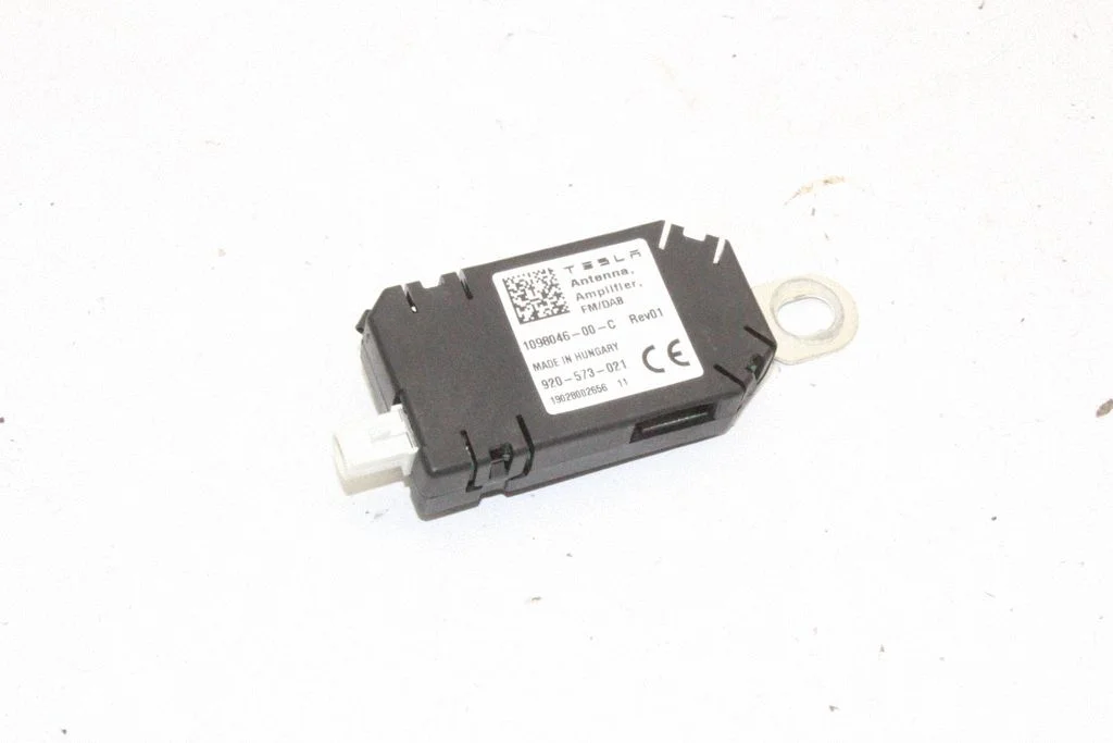Aerial antenna amplifier – Tesla Model 3 (2017-)