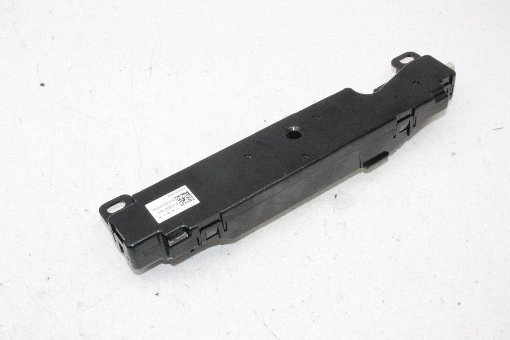 Aerial antenna amplifier – Tesla Model Y (2020-)