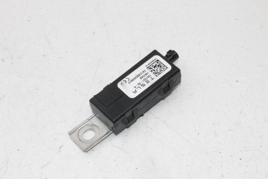 Aerial antenna amplifier – Tesla Model Y (2020-)