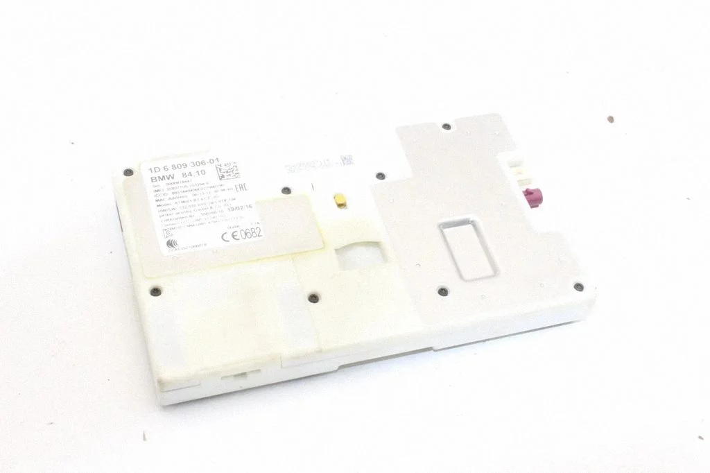 Aerial antenna amplifier – BMW 3 Series F30 F35 F31 (2012-2018)