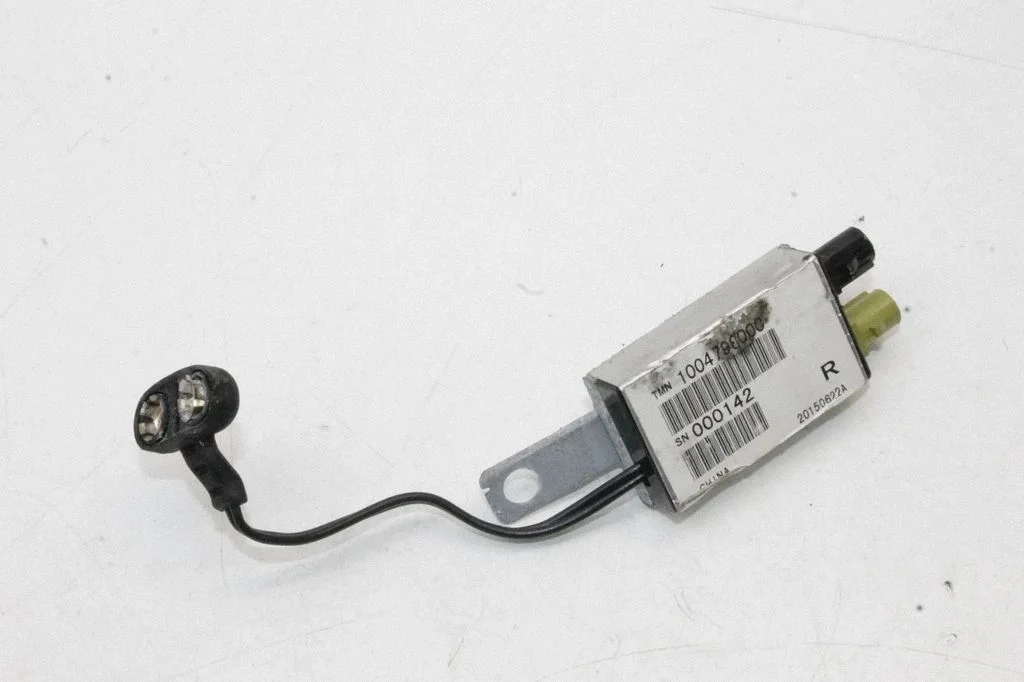 Aerial antenna amplifier – Tesla Model S (2012-)