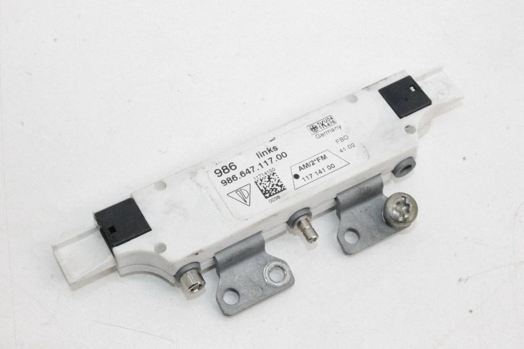 Antenas pastiprinātājs – Porsche Boxster 986 (1996-2004)