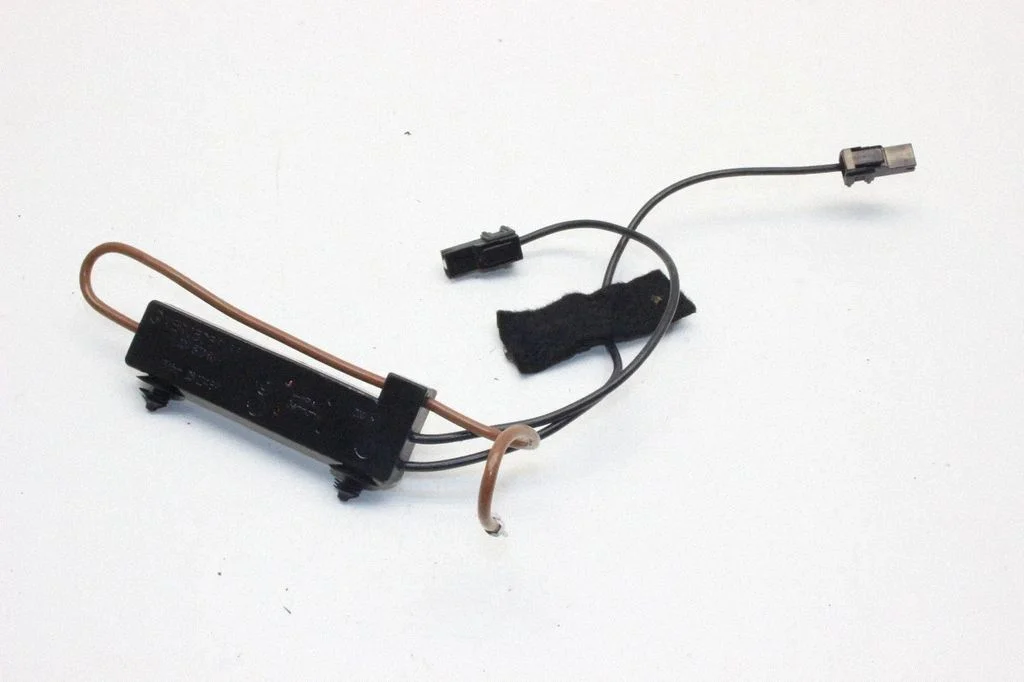 Antenas pastiprinātājs – Mercedes-Benz C klase AMG W204 (2007-2014)