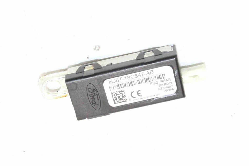 Aerial antenna amplifier – Ford Kuga II (2013-2019)