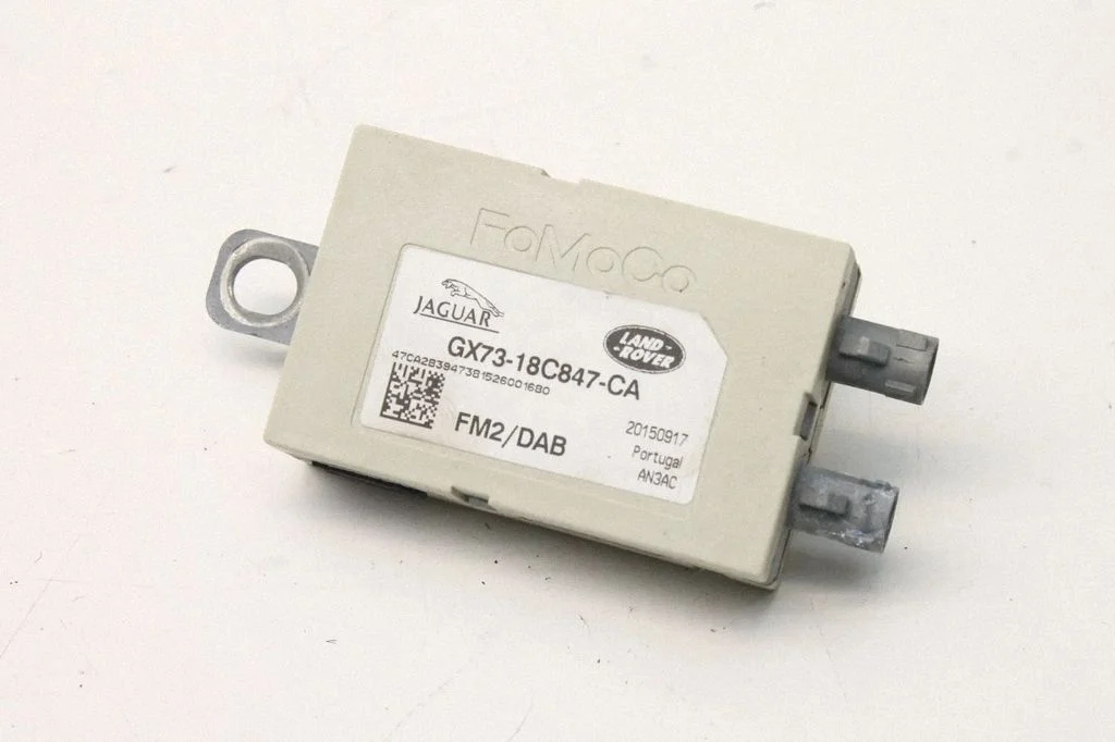 Wzmacniacz antenowy – Jaguar XE (2015-)