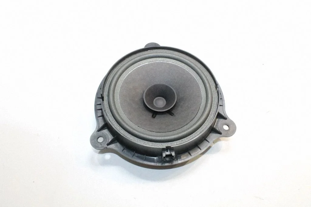 Skaļrunis (-ņi) priekšējās durvīs – Nissan Note (E11) (2006-2014)