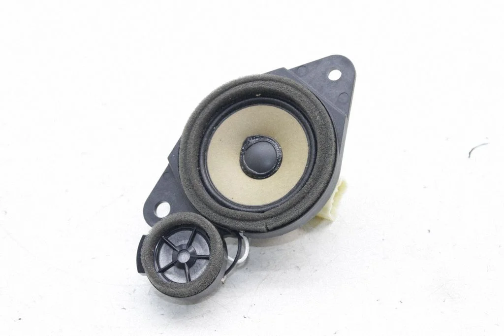 Skaļrunis panelī – Toyota Corolla E210 E21 (2018-)
