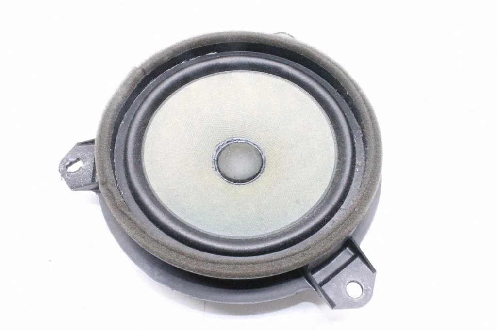 Rear door speaker – Toyota Yaris (2015-)