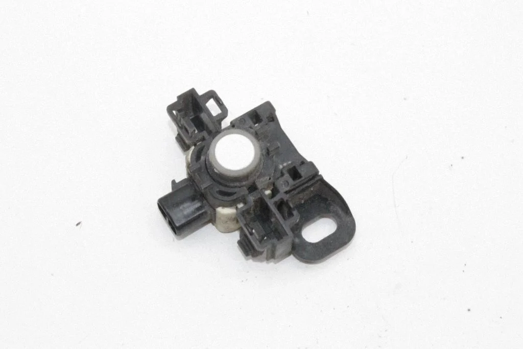 Parkošanās sensors PDC – Lexus IS III XE30 (2013-2020)