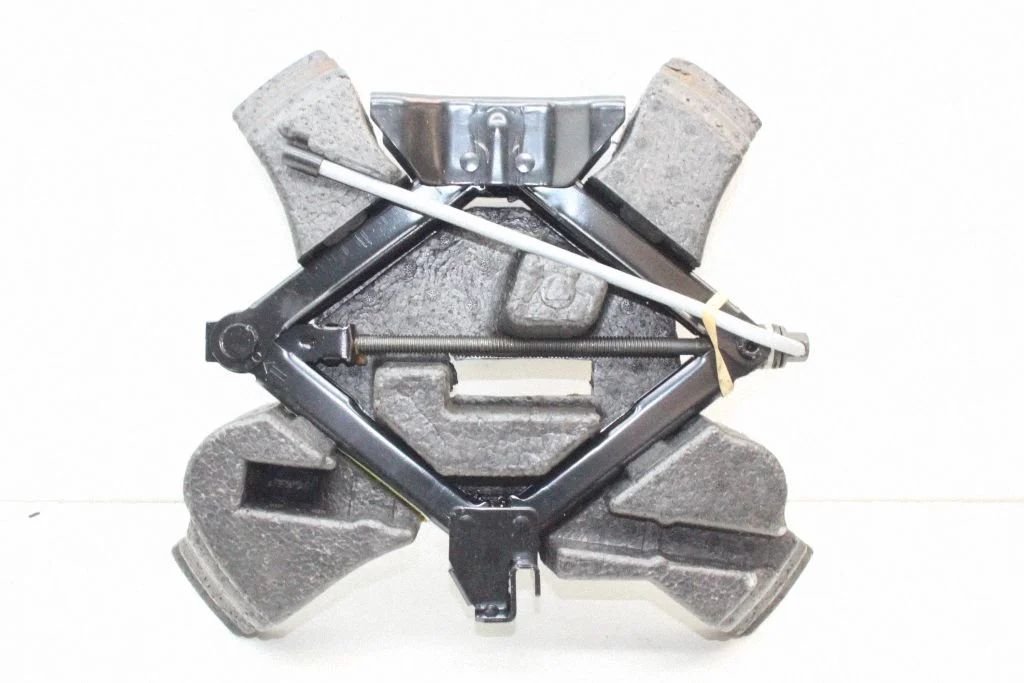 Tööriistakomplekt – Ford Kuga I (2008-2012)