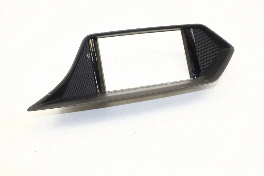 Radio/GPS head unit trim – Mercedes-Benz E-Class W212 (2009-2016)