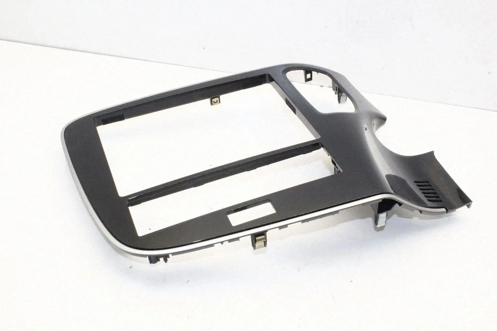 Radio/GPS head unit trim – Mitsubishi Outlander (2013-2021)