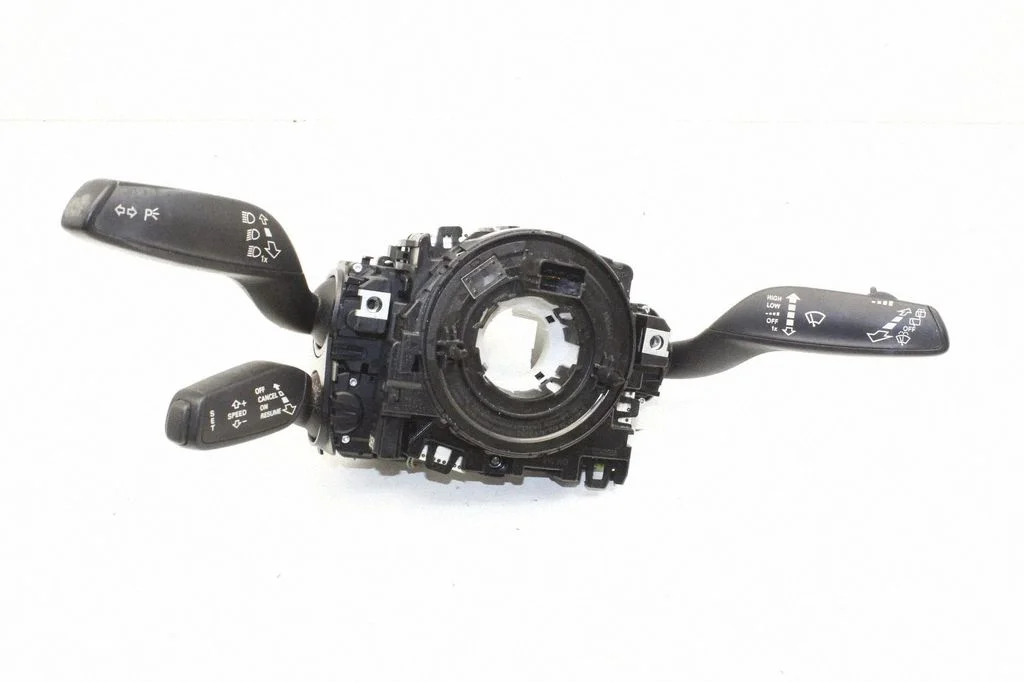 Pagriezienu/gaismu svira – Audi A3 S3 A3 Sportback 8P (2005-2013)