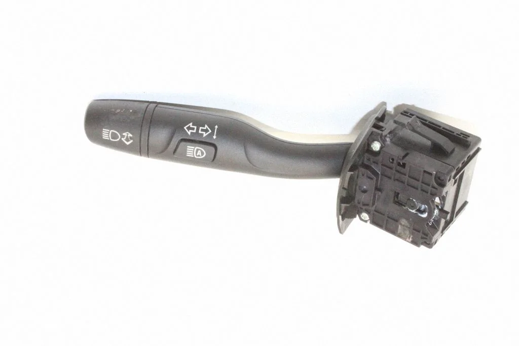 Pagriezienu/gaismu svira – Opel Insignia B (2017-)
