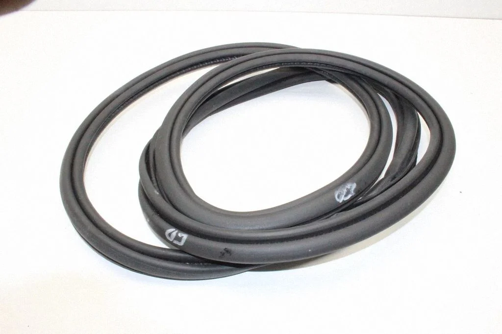 Rubber seal rear door – right